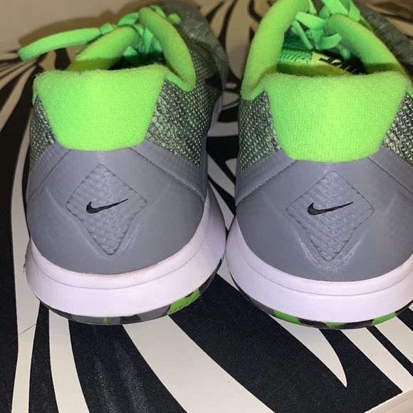 Nike Flex Experience RN4 lime green! - Picture 6 of 10